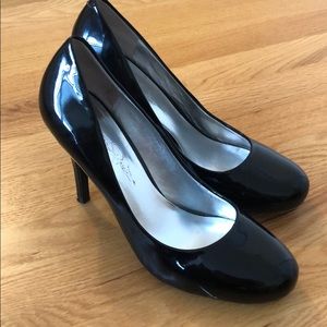 Jessica Simpson black patent leather heels